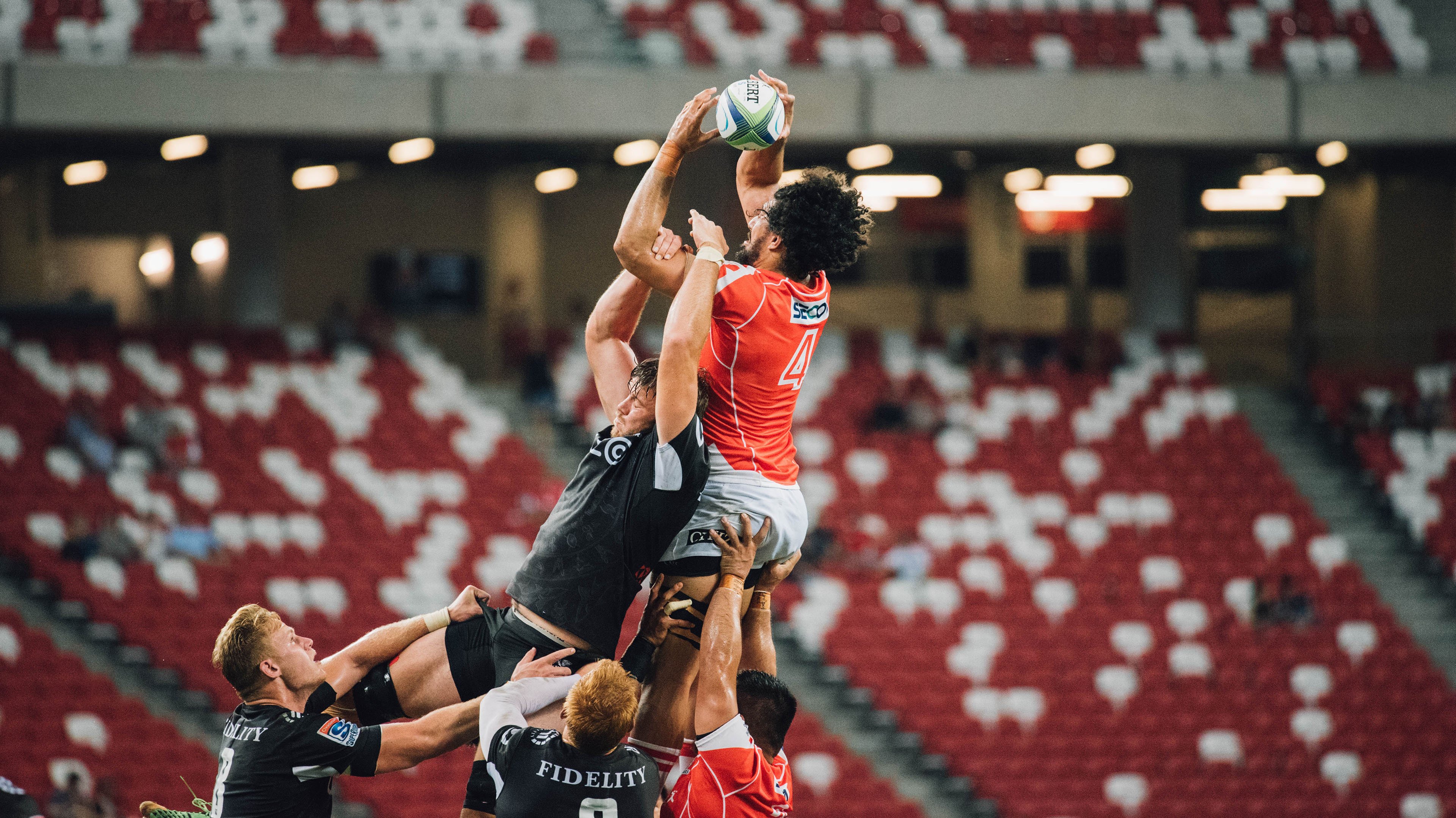 米切尔一剑封喉，当国王在汽车城加冕