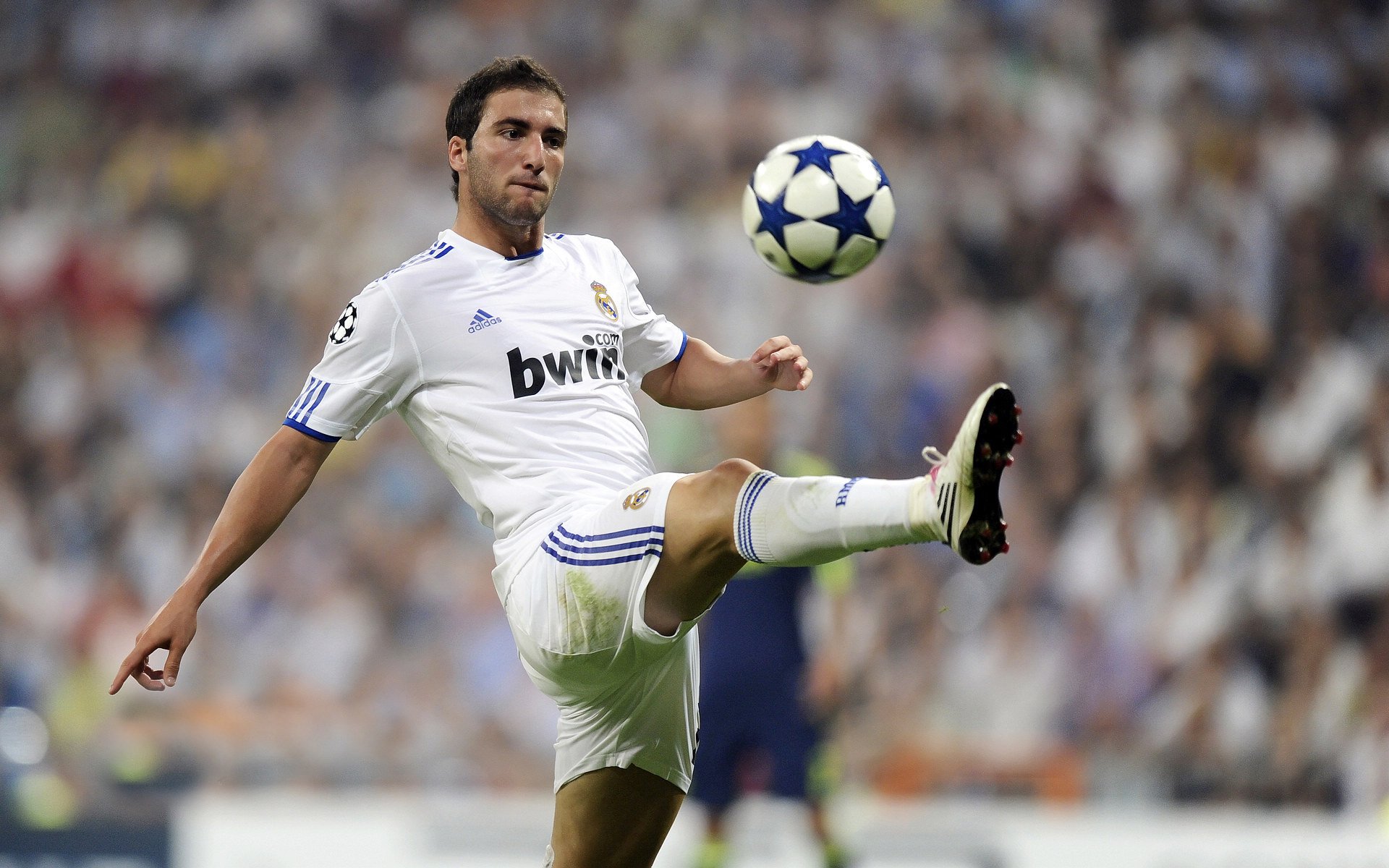 拉文封神夜！尼克斯斩落马刺，年度焦点战见证新王诞生