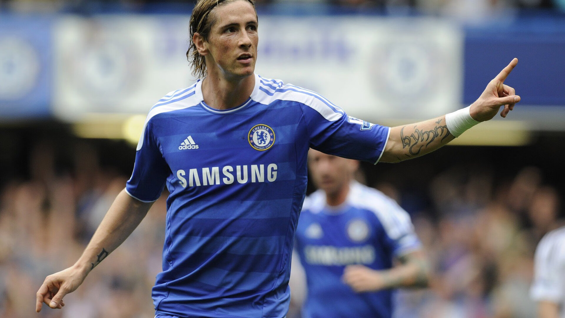 英超争冠之夜,锡安关键回合不手软,当绿茵场与硬木地板的命运交响